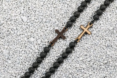 Drewniana bransoletka Krzyż Merbau Kamień Wulkaniczny